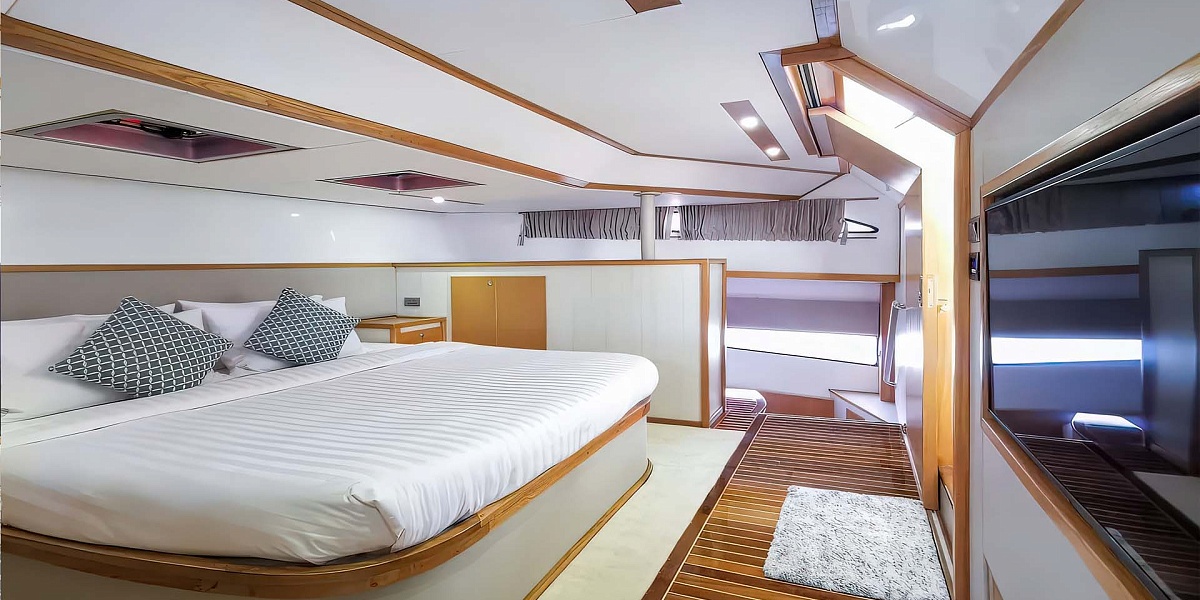 Аренда моторного катамарана Power 53 My Sky на Пхукете